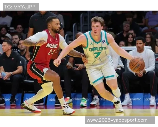 克尼佩尔半场表现亮眼三分球命中率高积极拼抢前场篮板贡献10分 克尼佩尔半场表现亮眼三分球命中率高积极拼抢前场篮板贡献10分