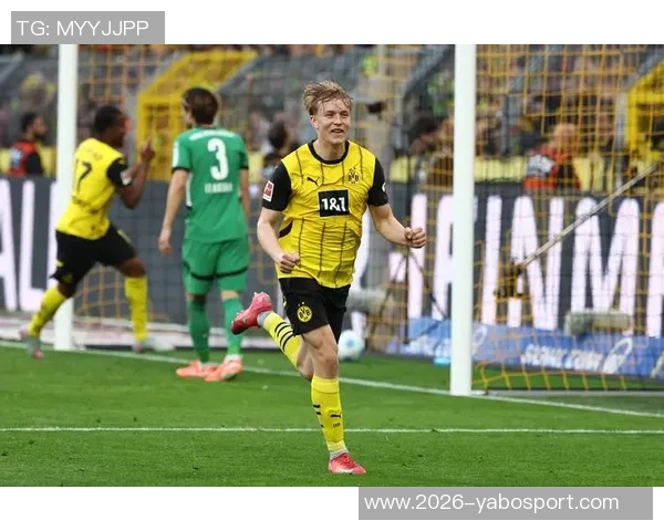 安塞尔米诺精彩头球破门助多特在第41分钟取得领先